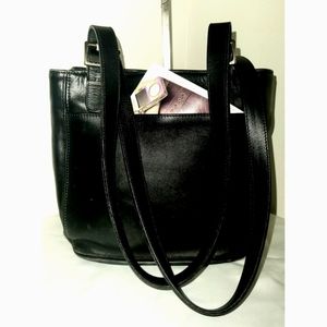 Coach 6008 Vintage Black Leather Bucket Tote 🖤.